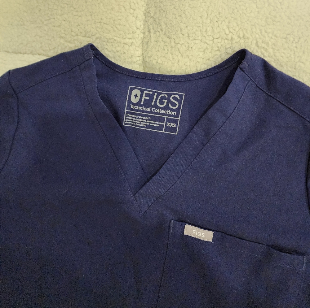 Figs Catarina One Pocket Scrub Top in Navy - Picture 3 of 6